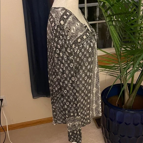 Lucky Brand Black and White Geometric Blouse - Picture 4 of 5